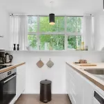 Feriehus Beautiful In With House Sea View