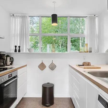 Feriehus Beautiful In With House Sea View